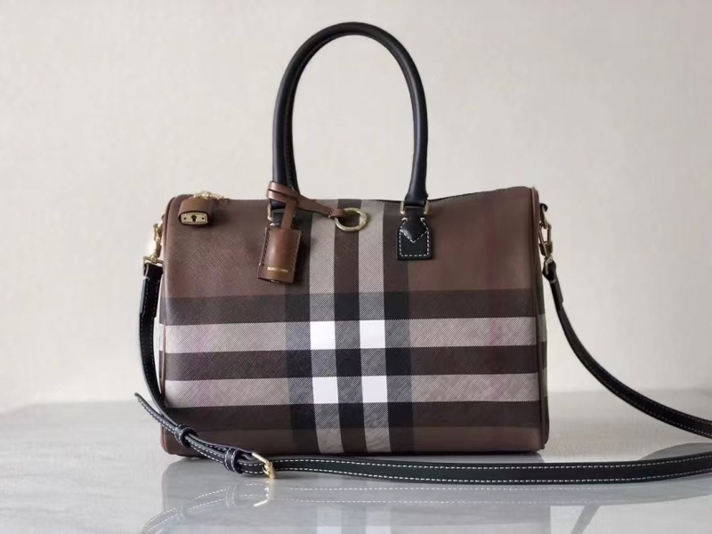 Bv*b*rry travel bags